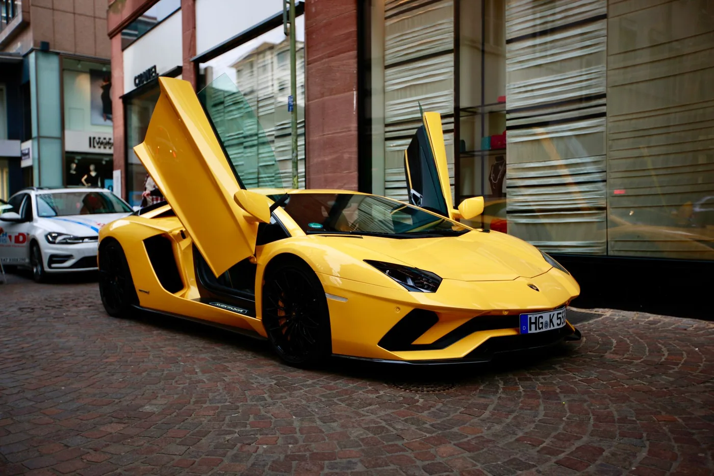 Žluté sportovní auto Lamborghini